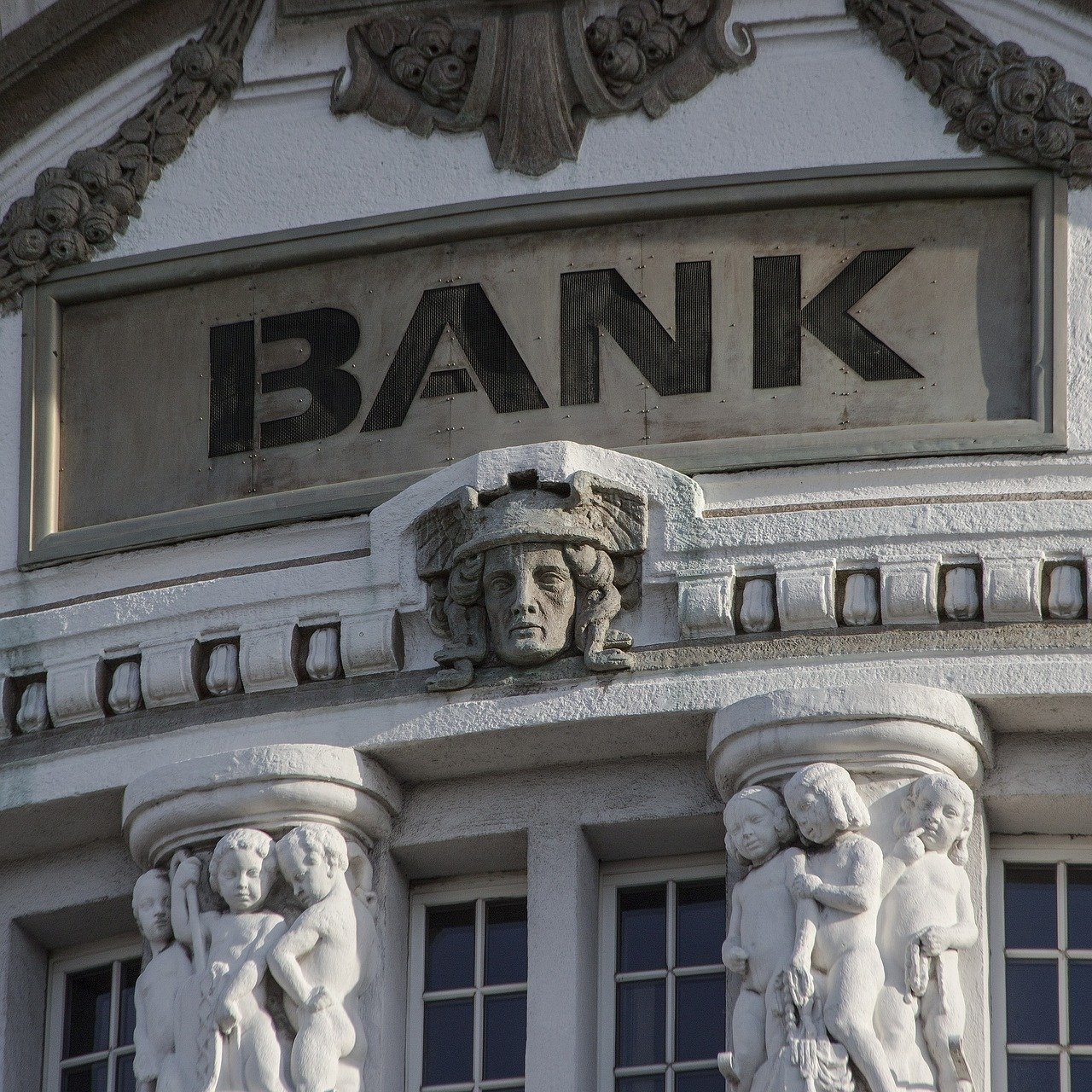 bank, money, finance-2907728.jpg